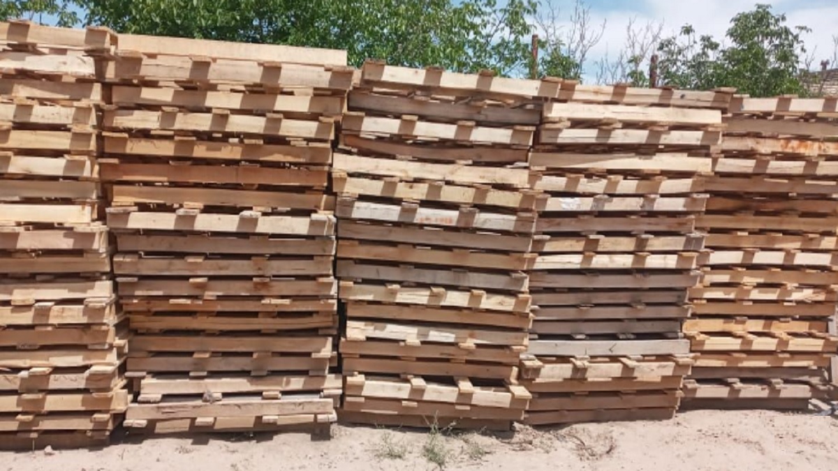 پالت چوبی چیست؟ + (معرفی انواع و کاربردهای پالت چوب)